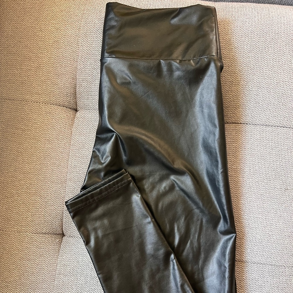 Tagoo Faux Leather Leggings